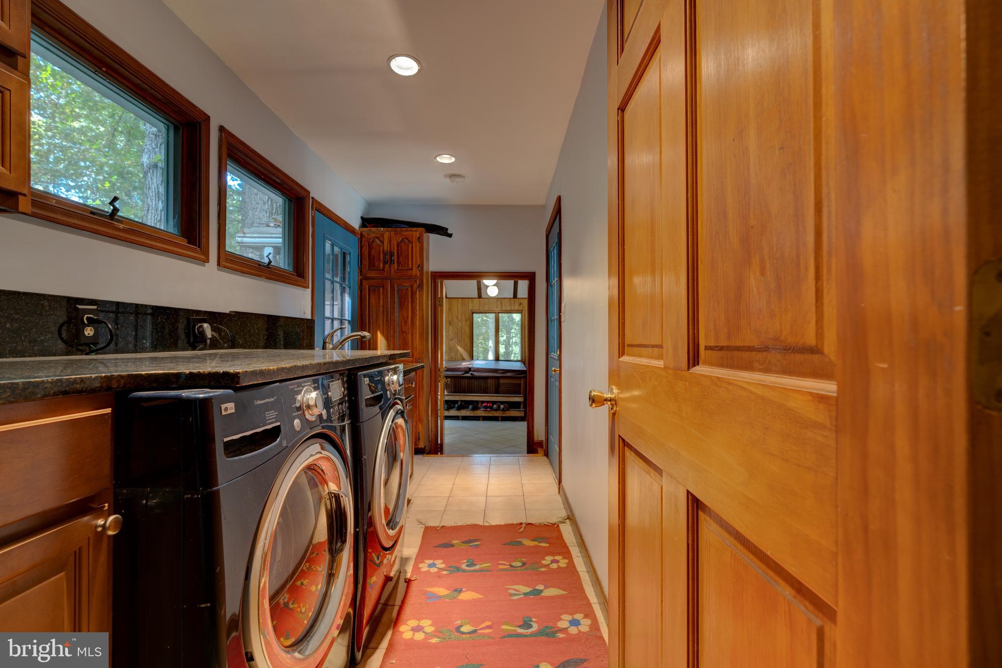 2020 Hunter Mill Road Vienna, VA 22181 - Photo 8 of 25 Gallery Image 8