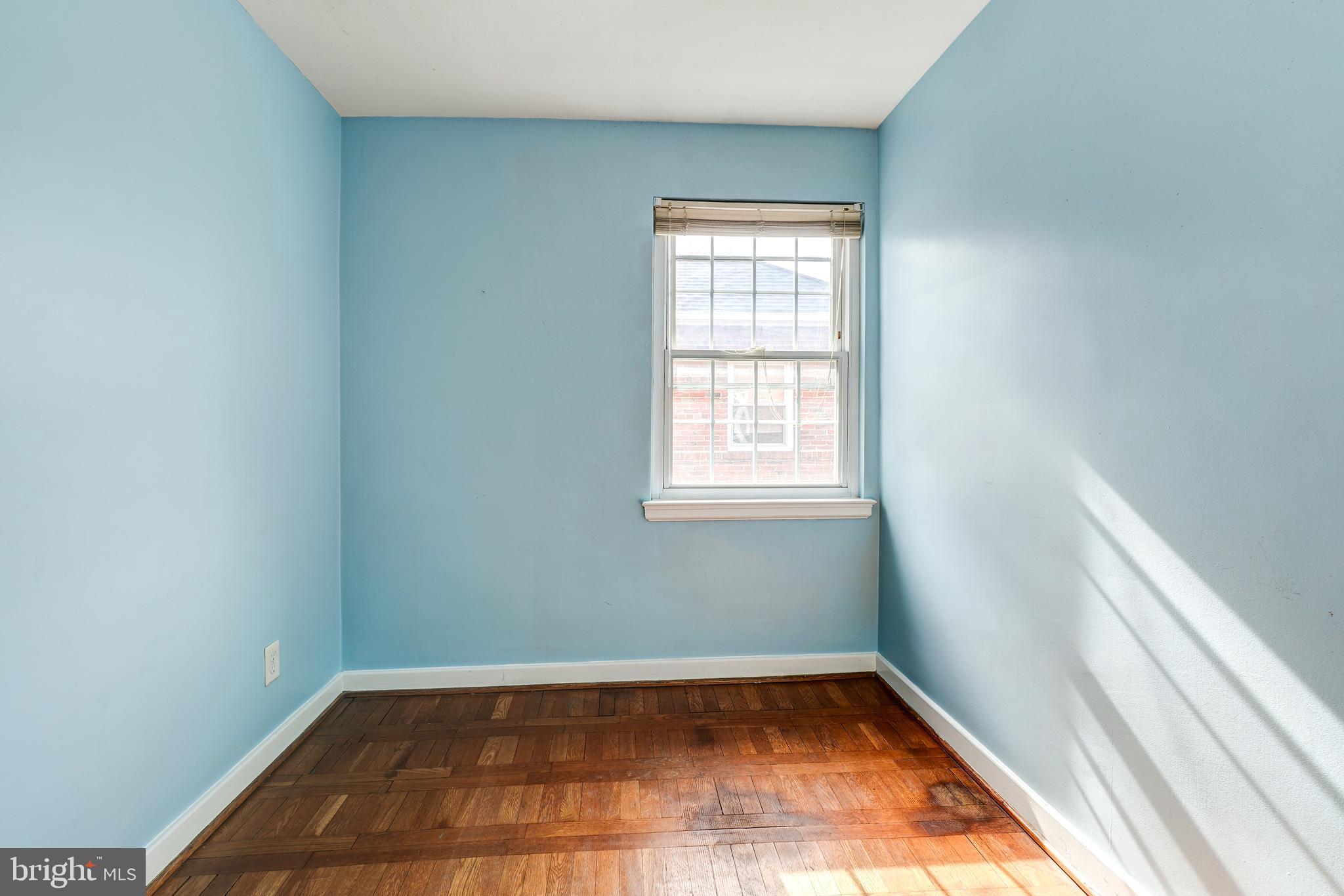 849 South Glebe Road Arlington, VA 22204 - Photo 20 of 38 Second bedroom - perfect nursery/craft room/office