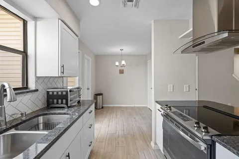 $299,900 | 8400 Jamestown Drive, Unit 410, Austin, TX 78758