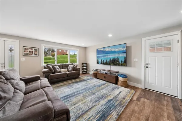 $369,900 | 641 Longvue Drive, Houston, PA 15342