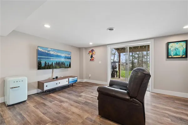 $369,900 | 641 Longvue Drive, Houston, PA 15342