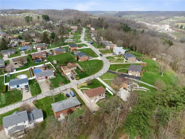 $369,900 | 641 Longvue Drive, Houston, PA 15342