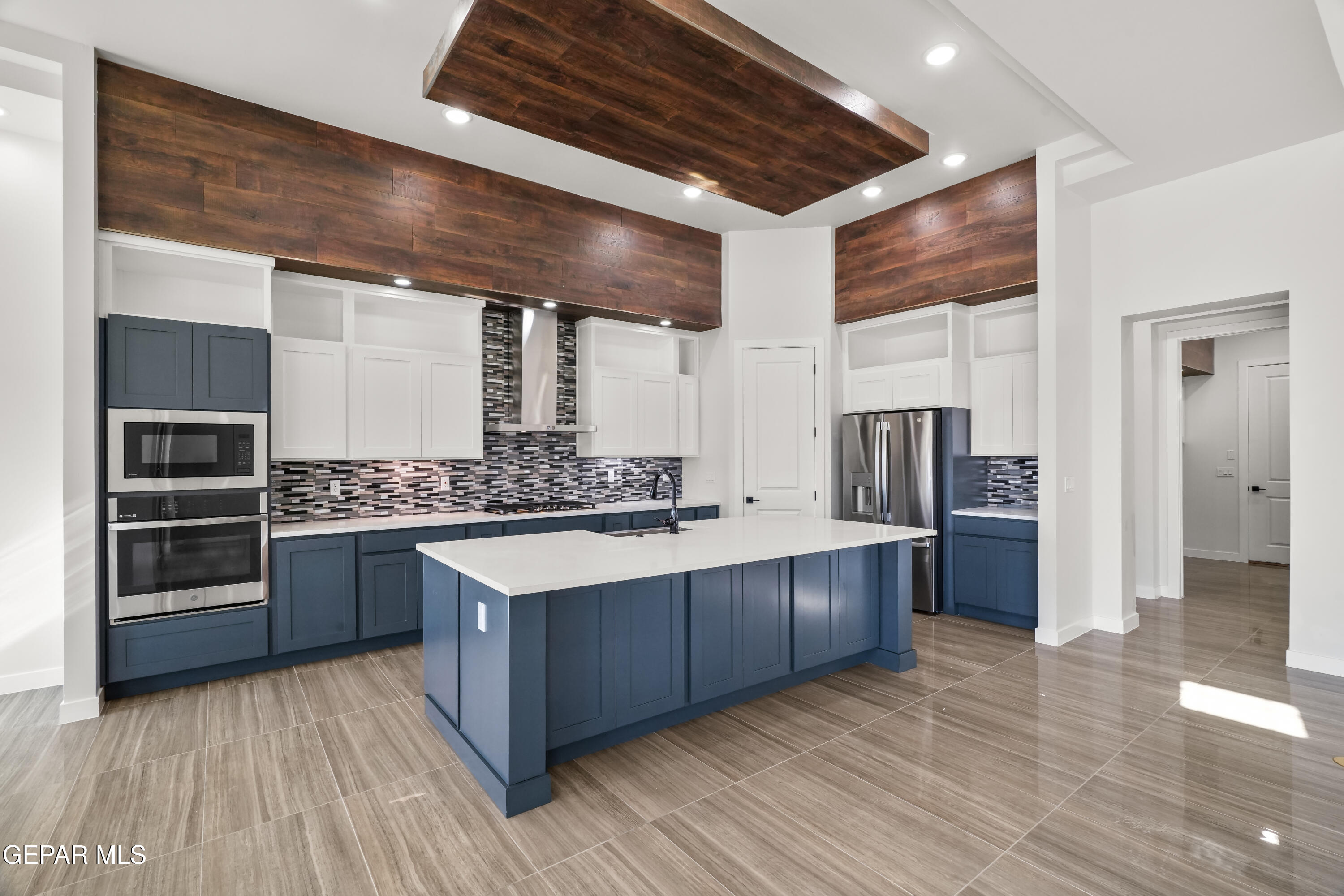 360 Rio De Jazmin Circle El Paso, TX 79932 - Photo 15 of 66 a large kitchen with stainless steel appliances kitchen island granite countertop a large counter top and wooden floors