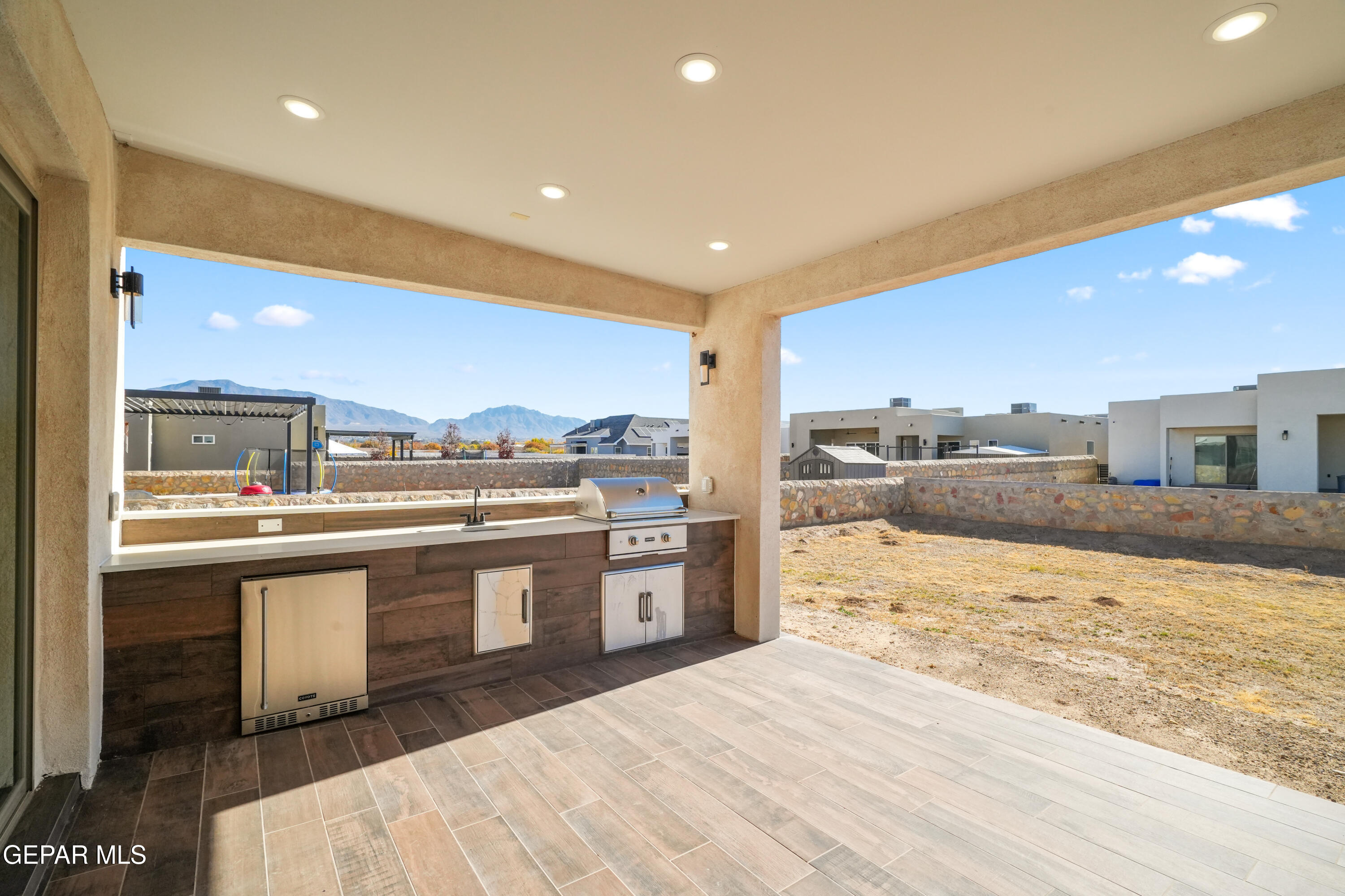 360 Rio De Jazmin Circle El Paso, TX 79932 - Photo 50 of 66 a large kitchen with stainless steel appliances kitchen island granite countertop a sink and cabinets