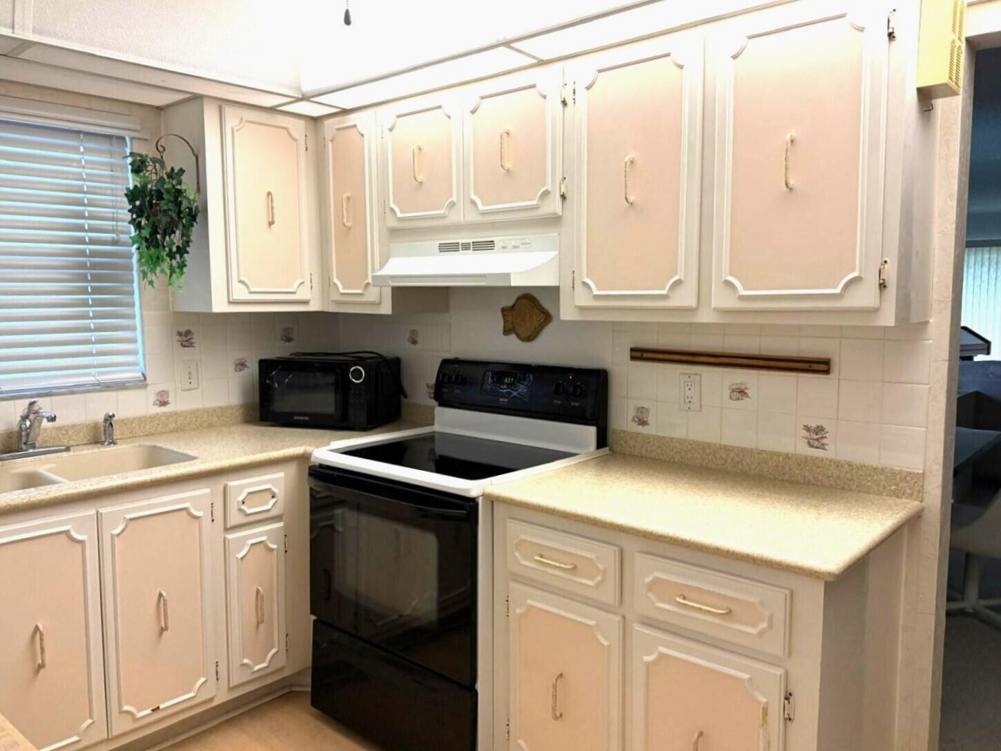 446 Bluebird Lane Delray Beach, FL 33445 - Photo 6 of 16 Kitchen