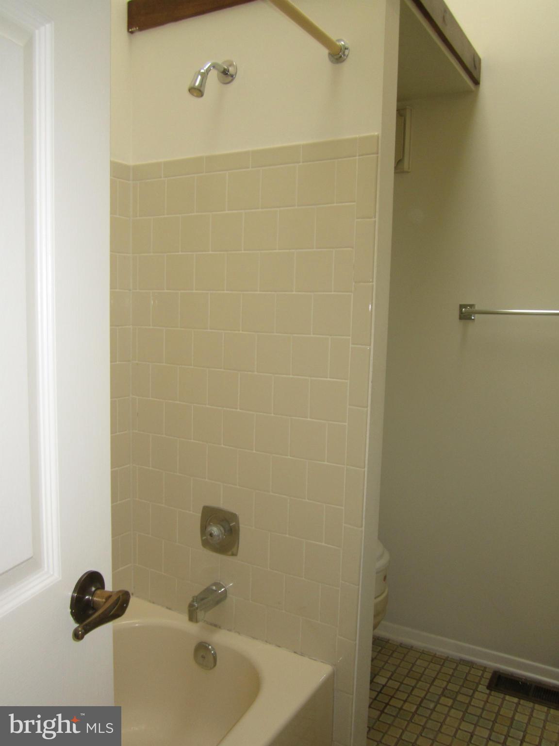 9415 Gunview Road Baltimore, MD 21236 - Photo 16 of 24 Bath