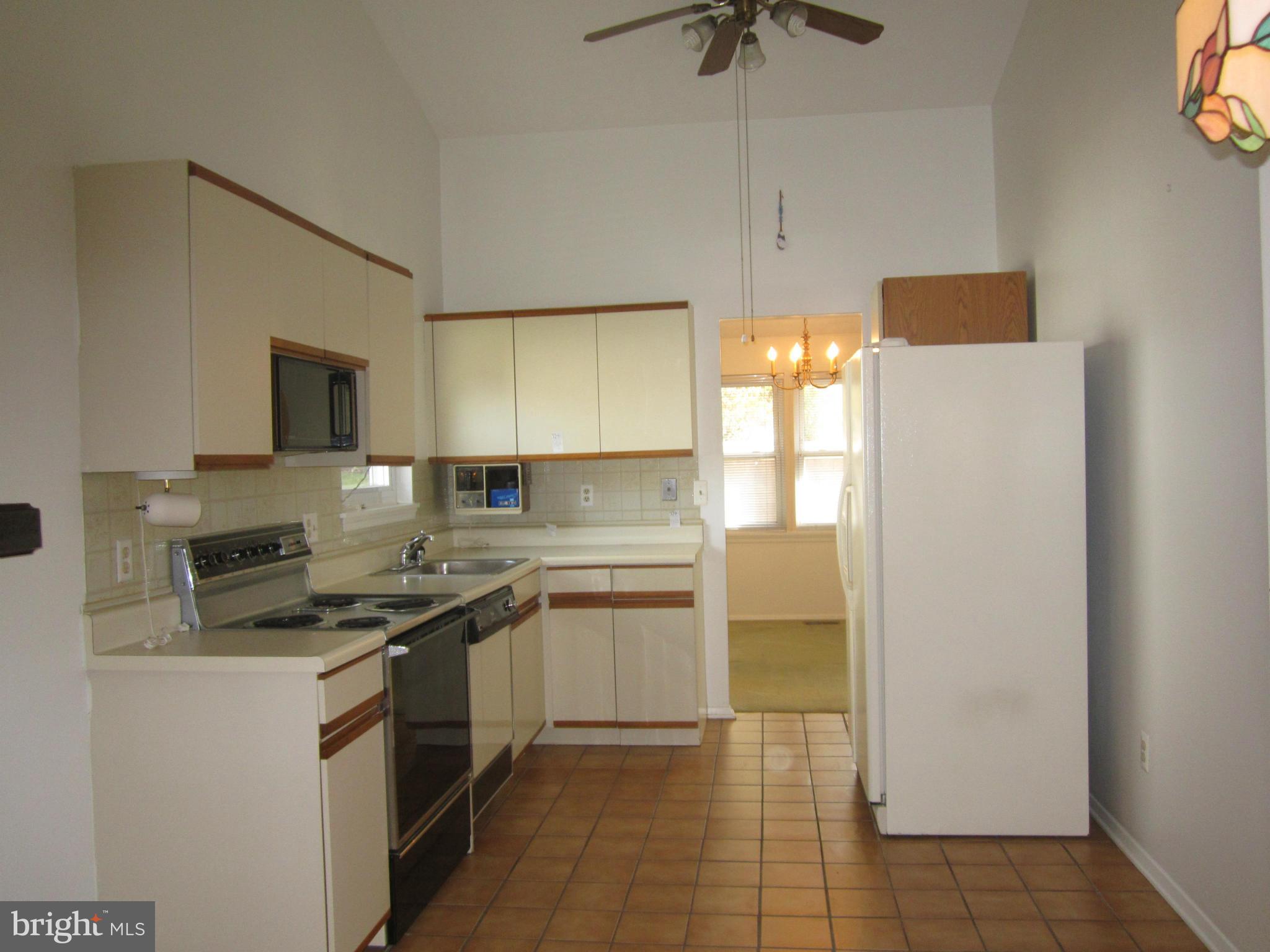 9415 Gunview Road Baltimore, MD 21236 - Photo 4 of 24 Kitchen