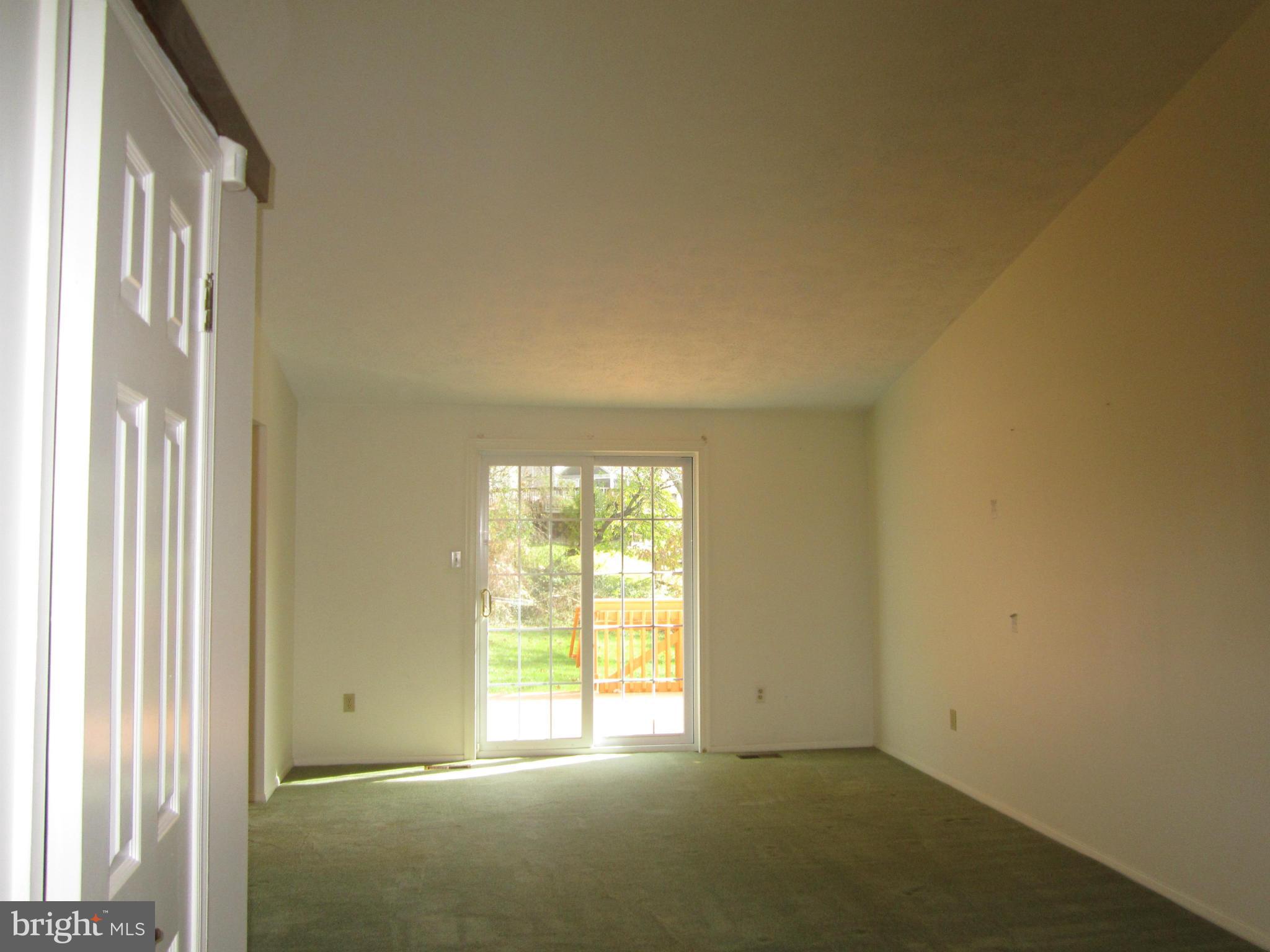 9415 Gunview Road Baltimore, MD 21236 - Photo 7 of 24 Living Room