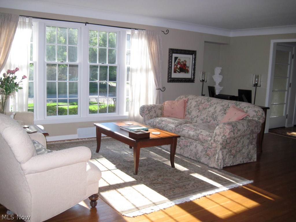 2587 Charney Road Cleveland, OH 44118 - Photo 4 of 23 Gallery Image 4