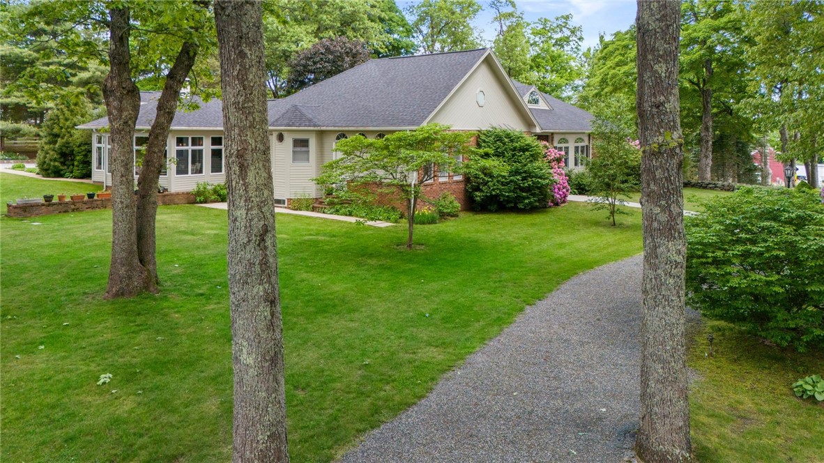 48 Colwell Road Smithfield, RI 02828 - Photo 4 of 43