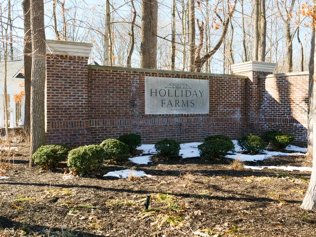 $365,000 | 10885 Dartmoor Court, Zionsville, IN 46077