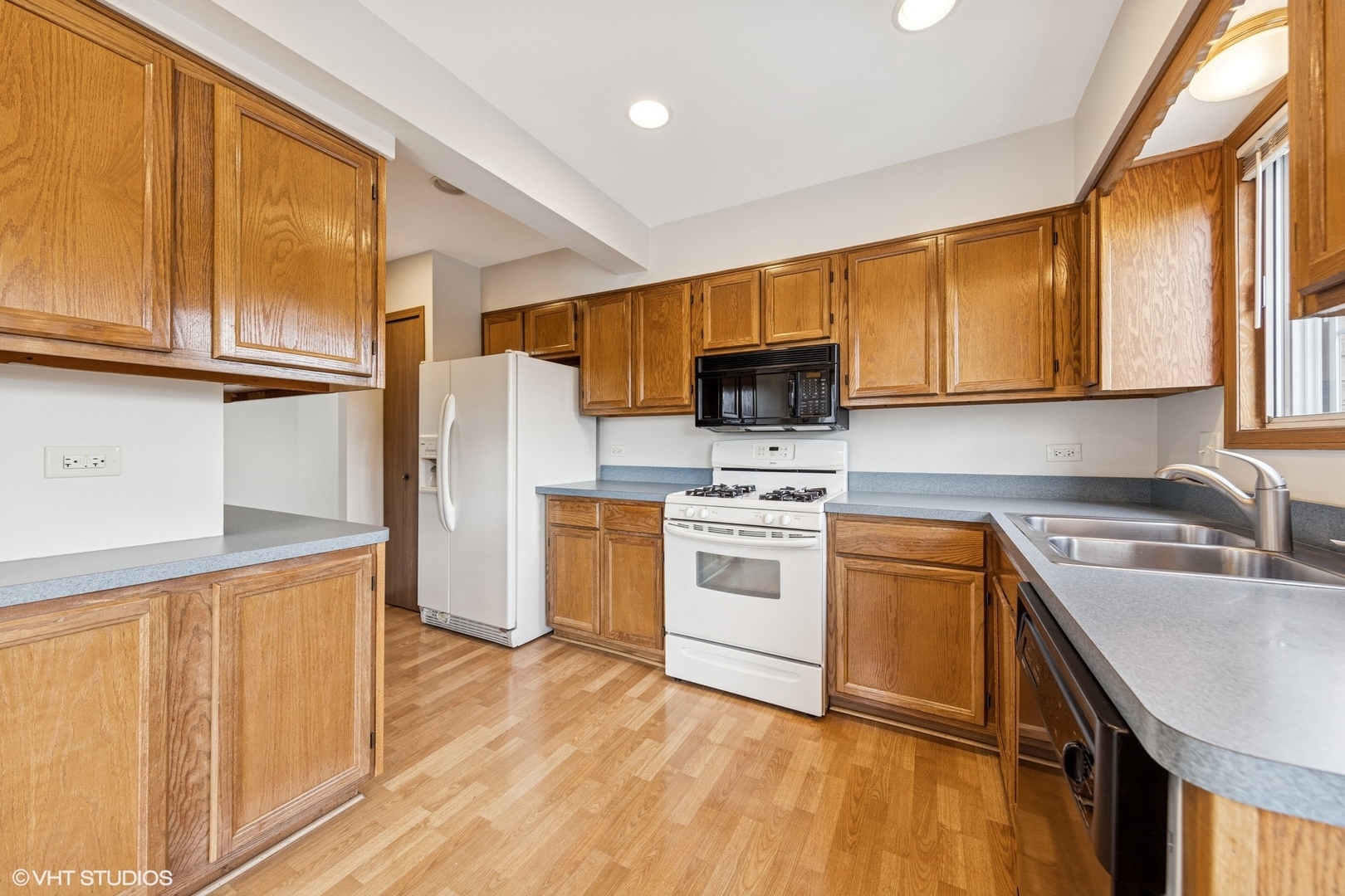 1258 Chalet Road, Unit 304 Naperville, IL 60563 - Photo 5 of 15