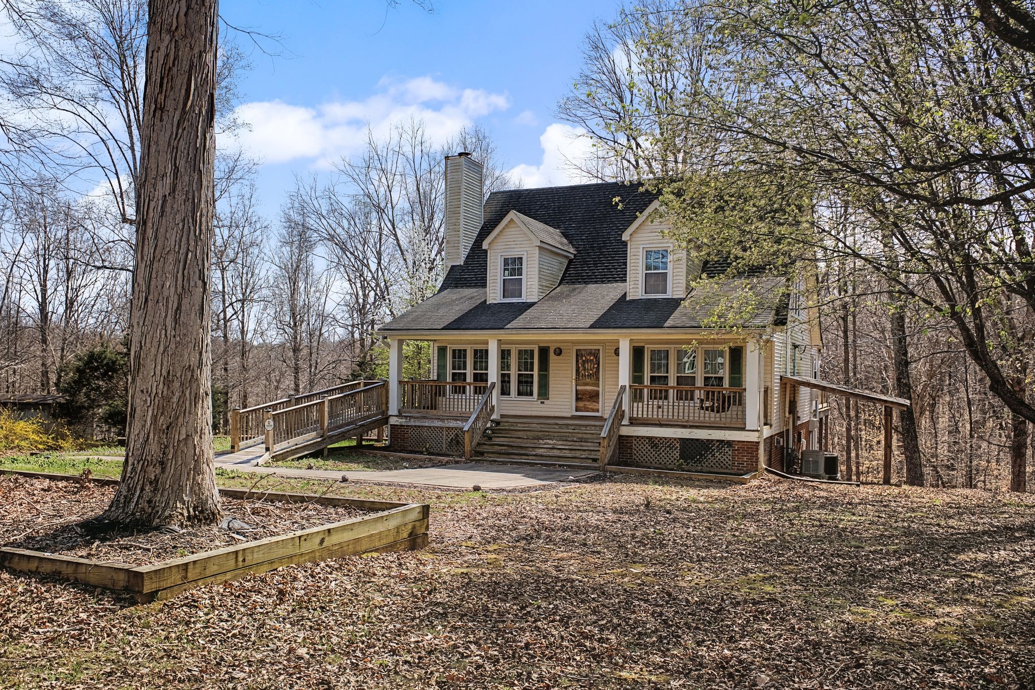 1081 Ridgecrest Drive Kingston Springs, TN 37082 - Photo 2 of 49 a front view of a house with a yard
