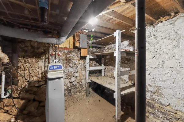 $139,500 | 816 South Kalamazoo Avenue, Marshall, MI 49068