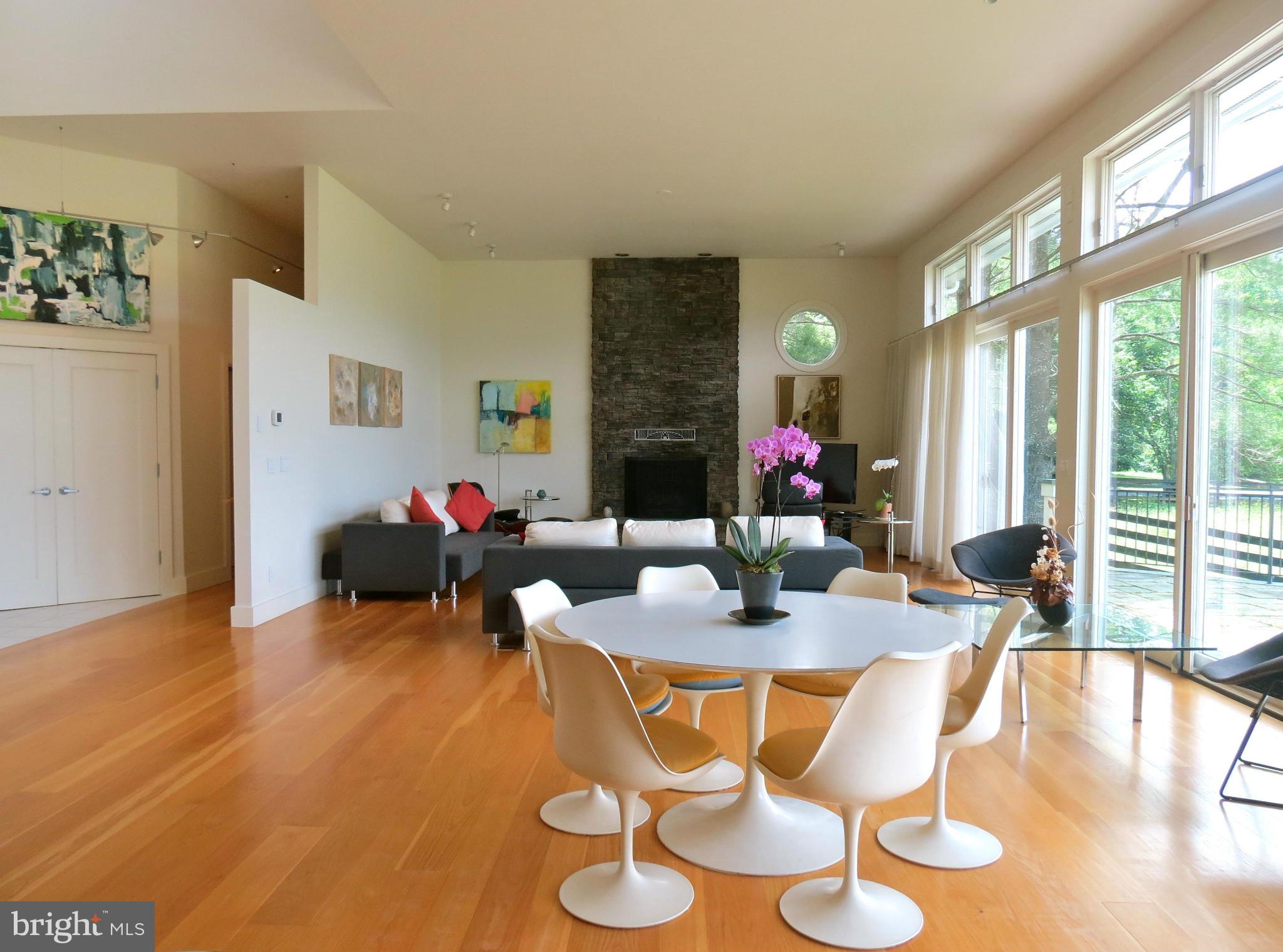 32 Harris Hollow Road Washington, VA 22747 - Photo 9 of 24 Dining table designed by Eero Saarinen
