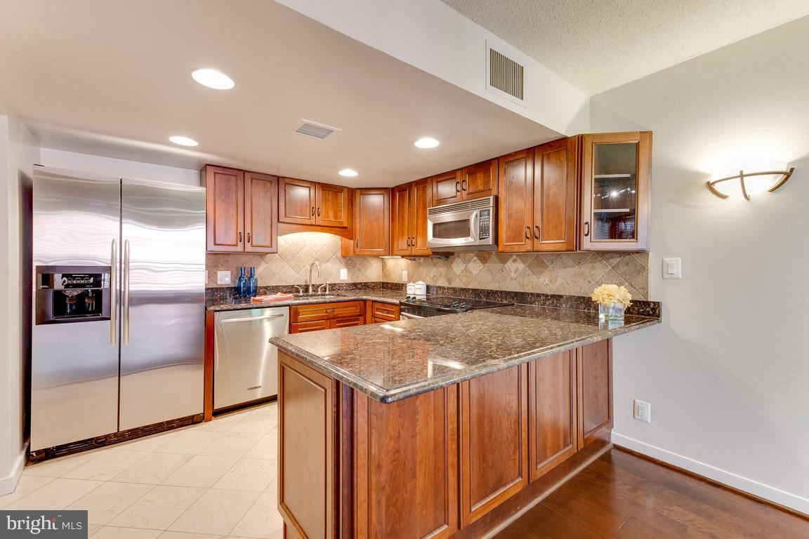 1099 22nd Street Northwest, Unit 304 Washington, DC 20037 - Photo 9 of 44 Kicthen counter perfect for bar stools !
