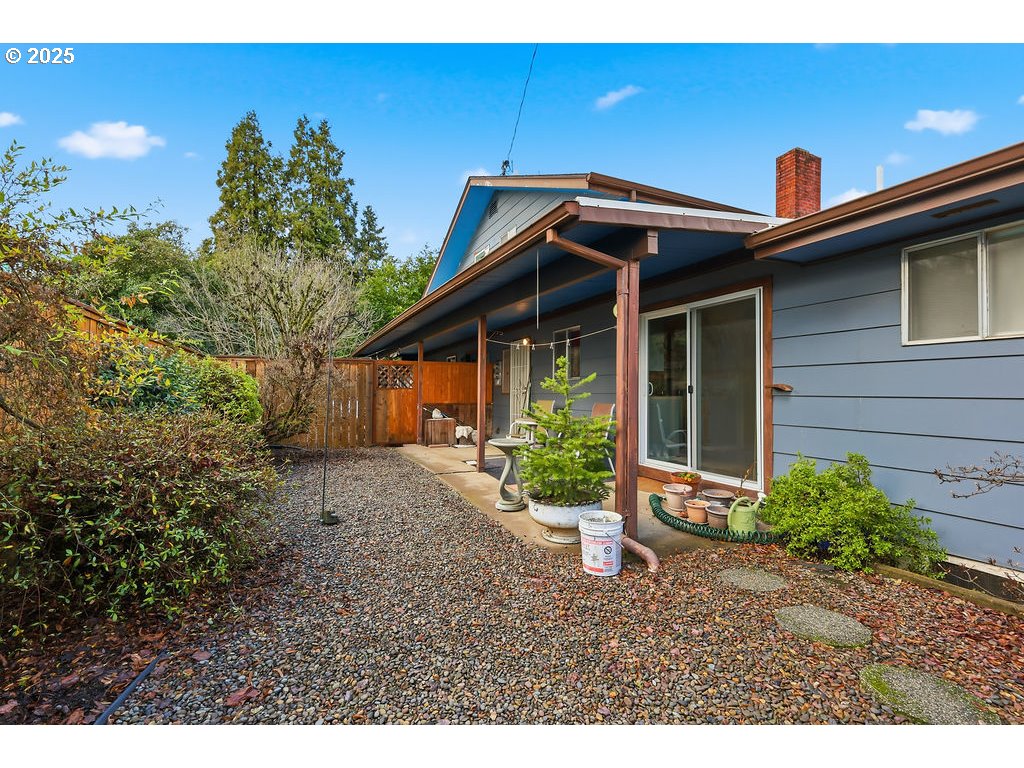 207 West D Street Springfield, OR 97477 - Photo 29 of 37