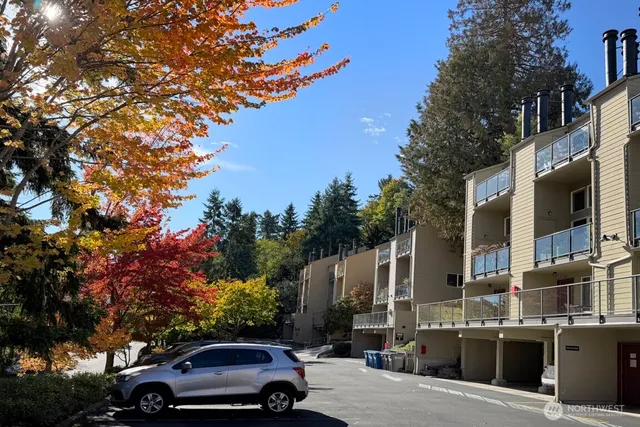$1,995 | 2939 76th Avenue Southeast, Unit 42A, Mercer Island, WA 98040