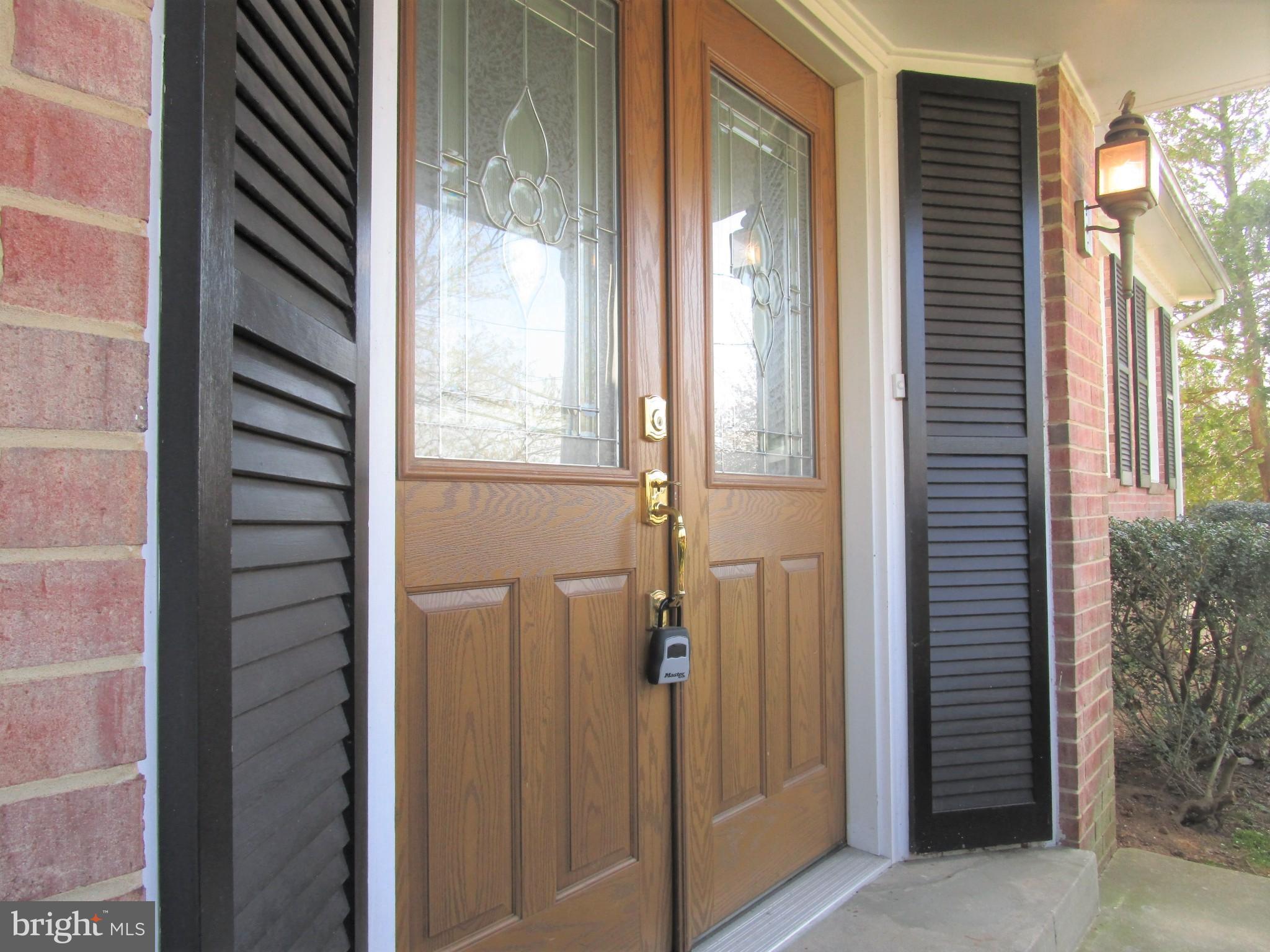 13304 Fort Washington Road Fort Washington, MD 20744 - Photo 4 of 26 Front Door