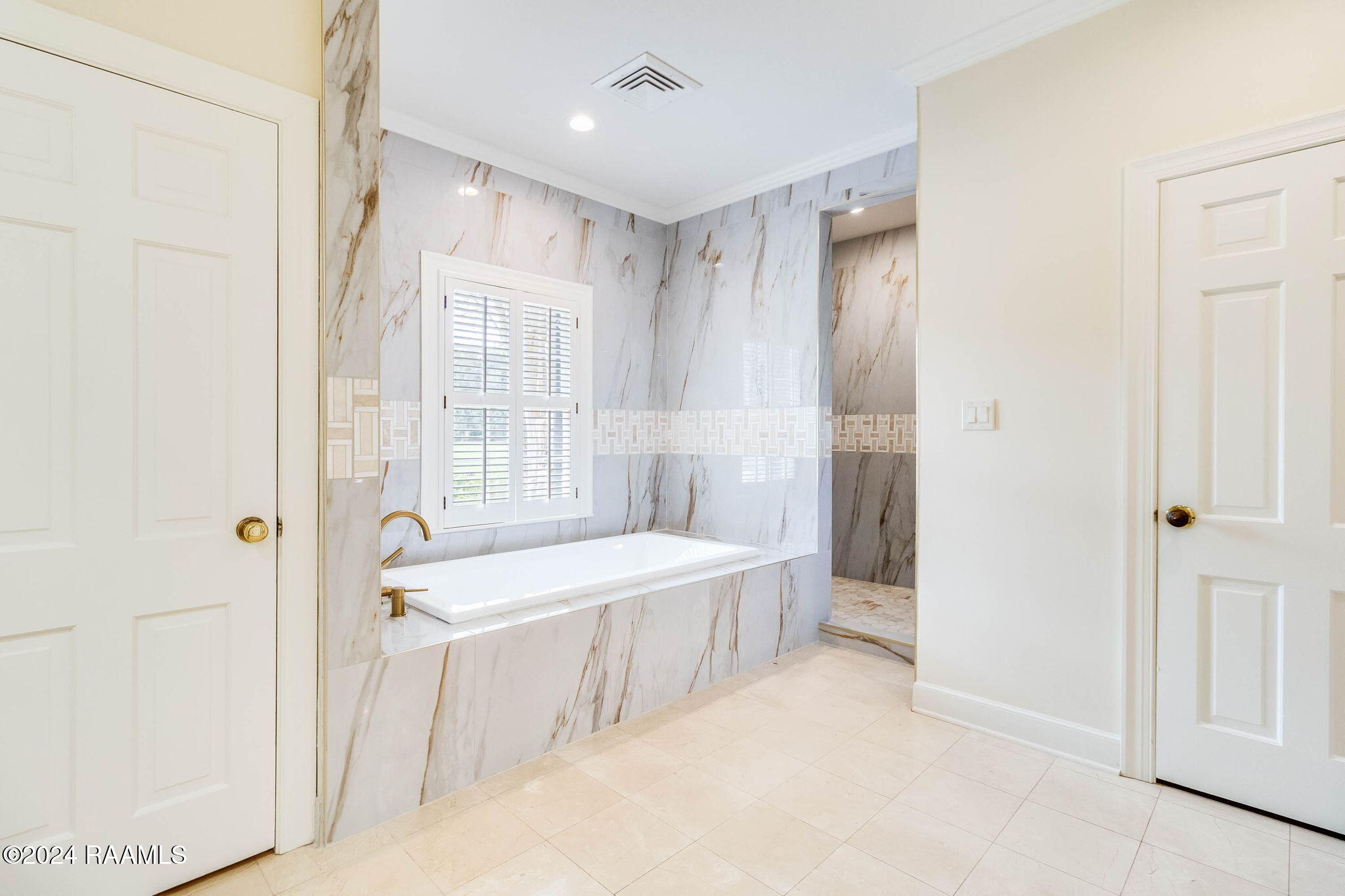 13933 Pumping Plant Road Abbeville, LA 70510 - Photo 23 of 49 Main Bathroom
