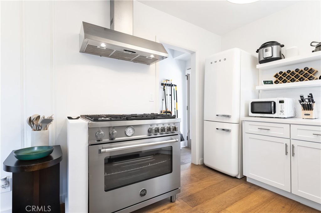 148 Bret Harte Road Lake Arrowhead, CA 92352 - Photo 7 of 23 a kitchen with cabinets and steel appliances