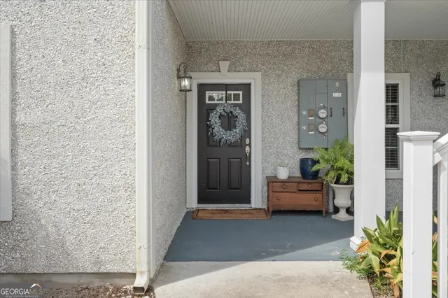 a picture of a black and white photo