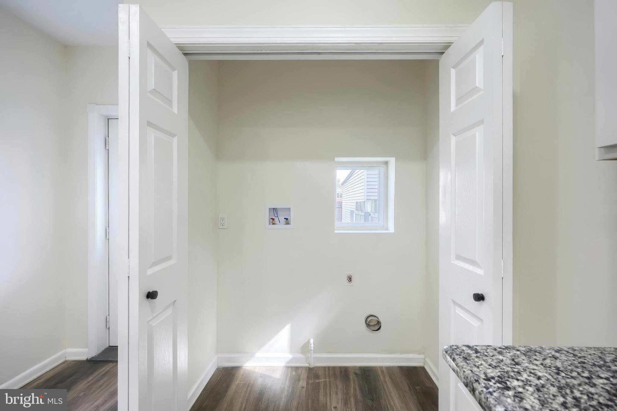 442 East Prospect Street York, PA 17403 - Photo 13 of 33 a bathroom with a bathtub and shower