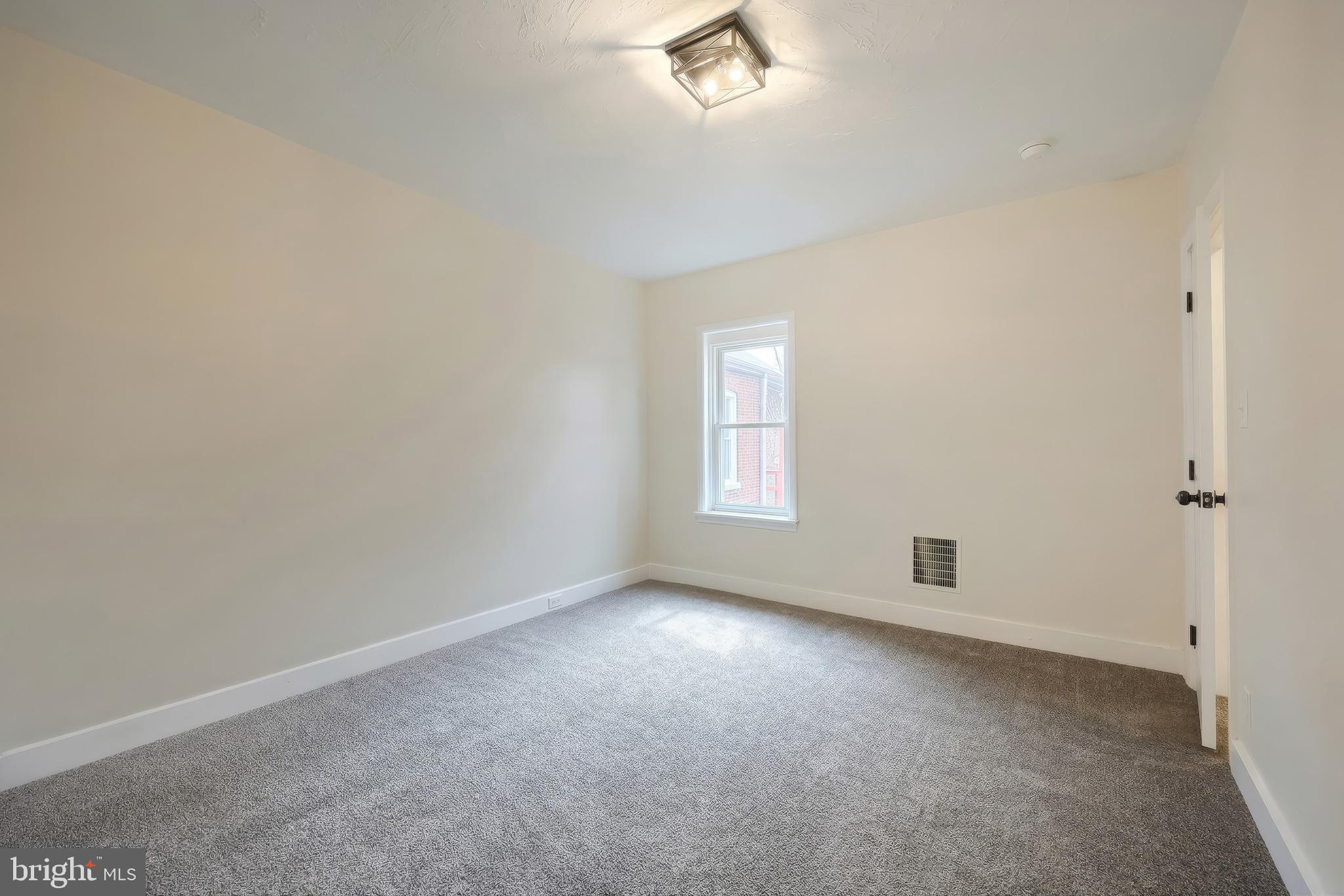 442 East Prospect Street York, PA 17403 - Photo 19 of 33 an empty room with windows and closet