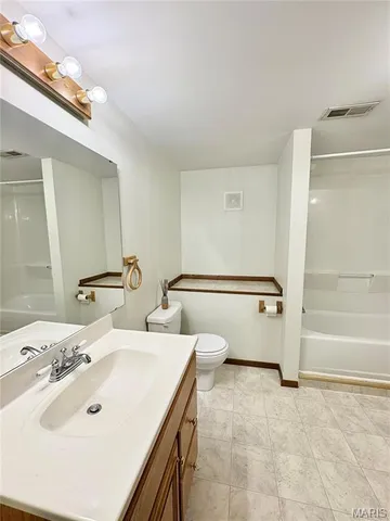 $339,000 | 38 Amberly Drive, St. Peters, MO 63376