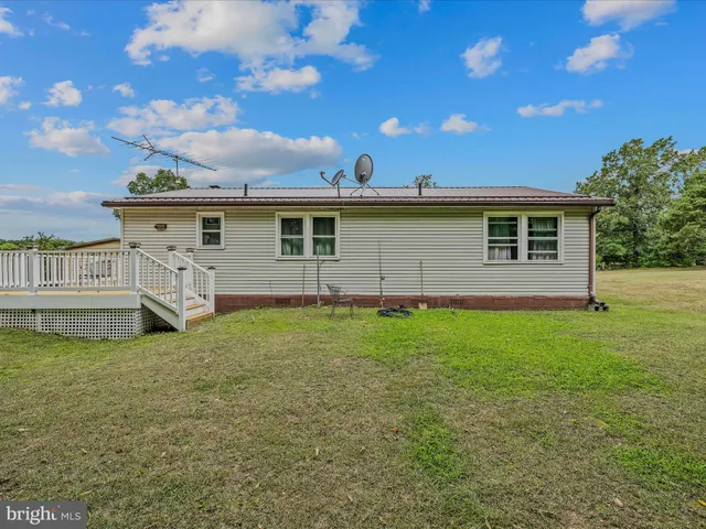 a front view of house with yard and entertaining space