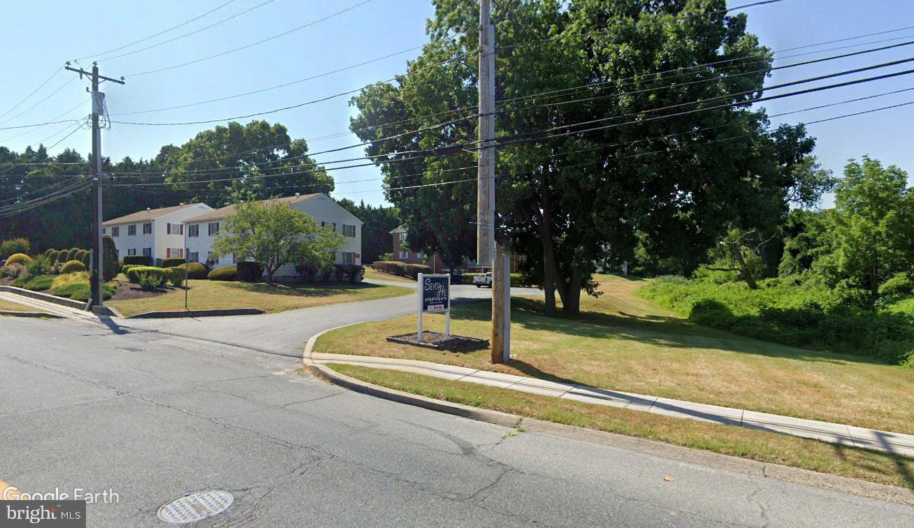 a view of a fountain in front of a house