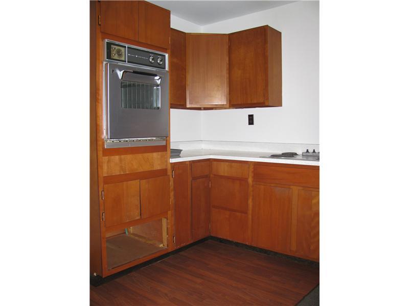 419 South Maysville Road Transfer, PA 16154 - Photo 4 of 11 Kitchen.