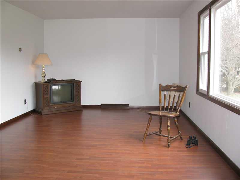 419 South Maysville Road Transfer, PA 16154 - Photo 6 of 11 Living Room.