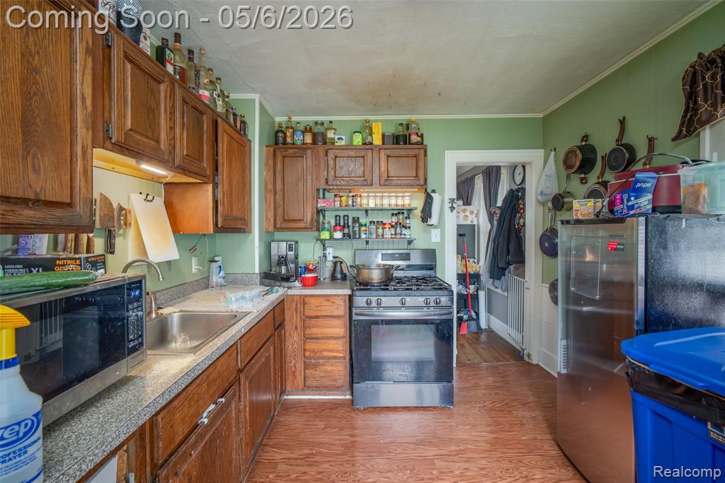 7276 Engleman Street Center Line, MI 48015 - Photo 3 of 17
