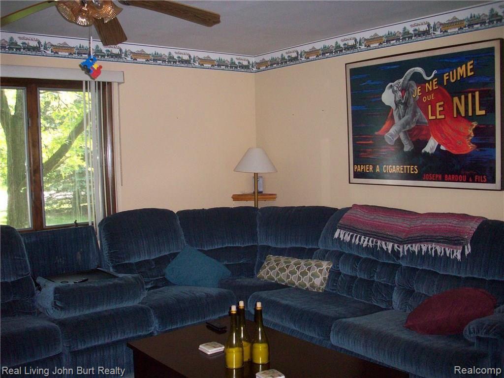 60355 Mt Vernon Road Rochester, MI 48306 - Photo 6 of 21 Large family room