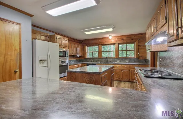 $350,000 | 14253 Oakwood Lane, Denham Springs, LA 70726