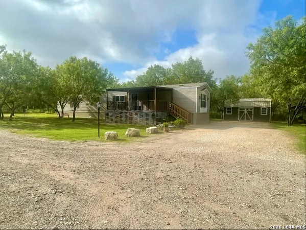 $419,000 | 869-873 County Road 773, Devine, TX 78016