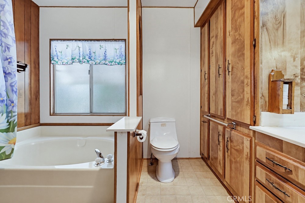 31244 North Lakehills Road Castaic, CA 91384 - Photo 41 of 72 Primary bathroom