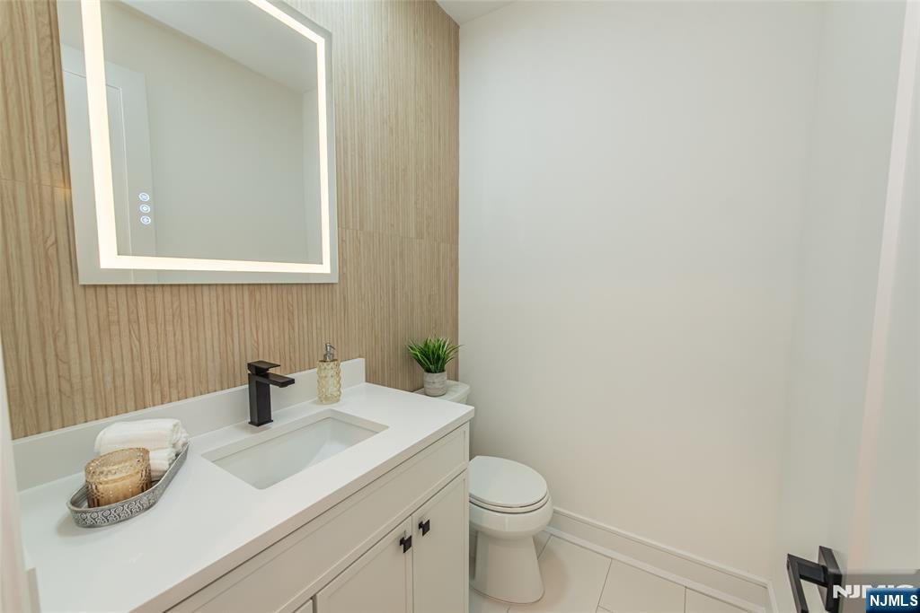 778 Wynetta Place Paramus, NJ 07652 - Photo 14 of 44 Gallery Image 14