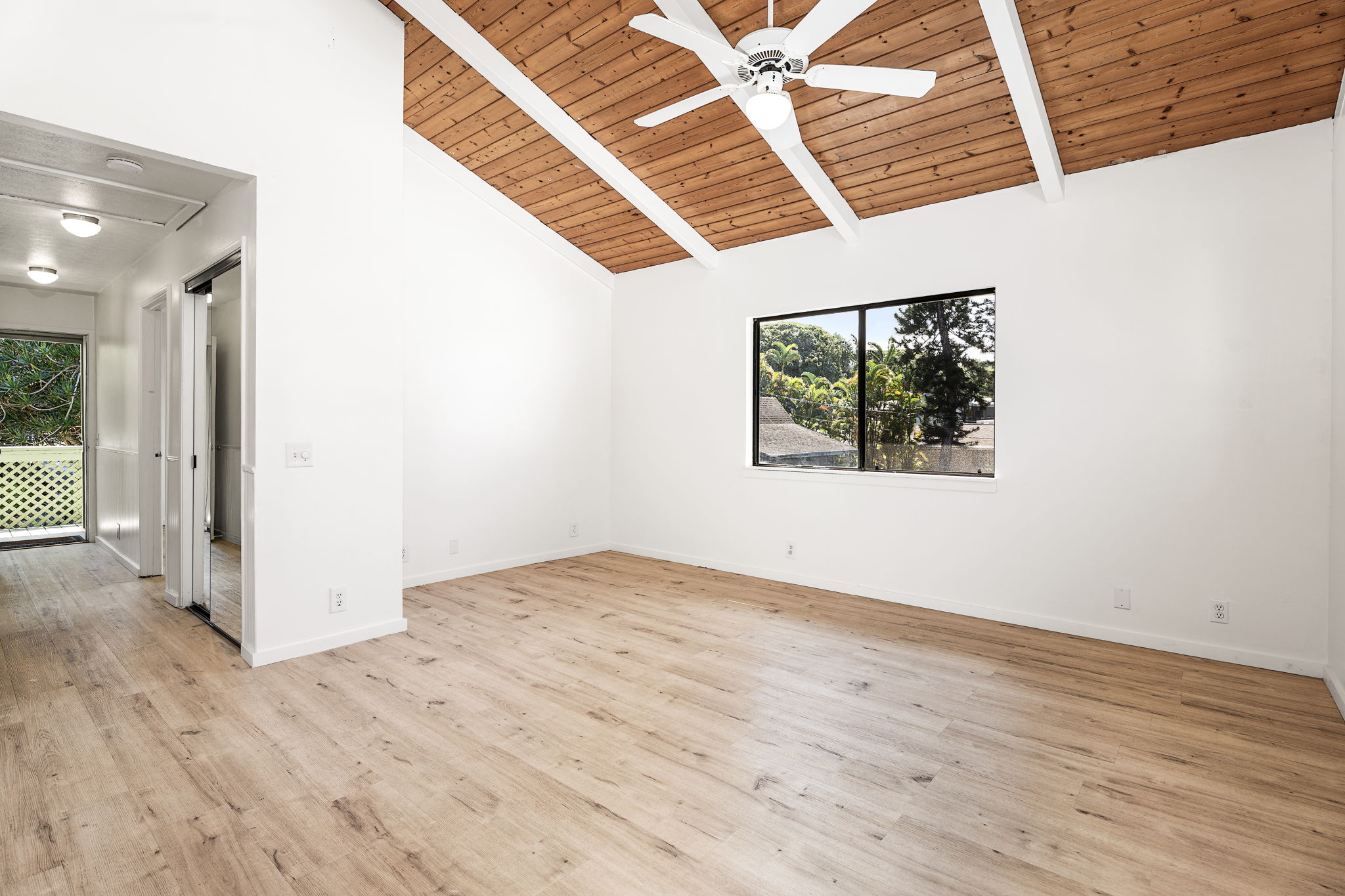 77-6650 Walua Road Kailua-Kona, HI 96740 - Photo 26 of 29 an empty room with wooden floor and windows