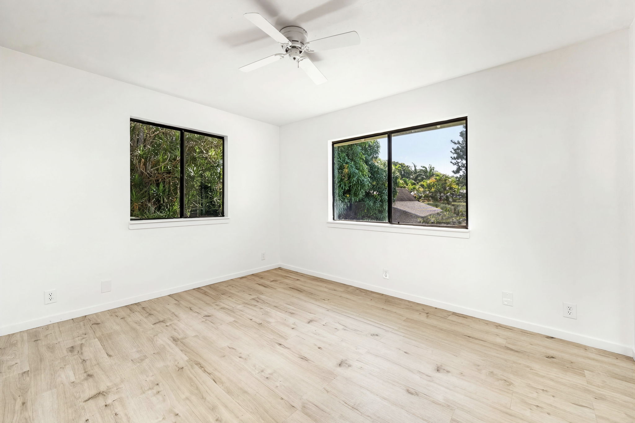 77-6650 Walua Road Kailua-Kona, HI 96740 - Photo 27 of 29 an empty room with a window