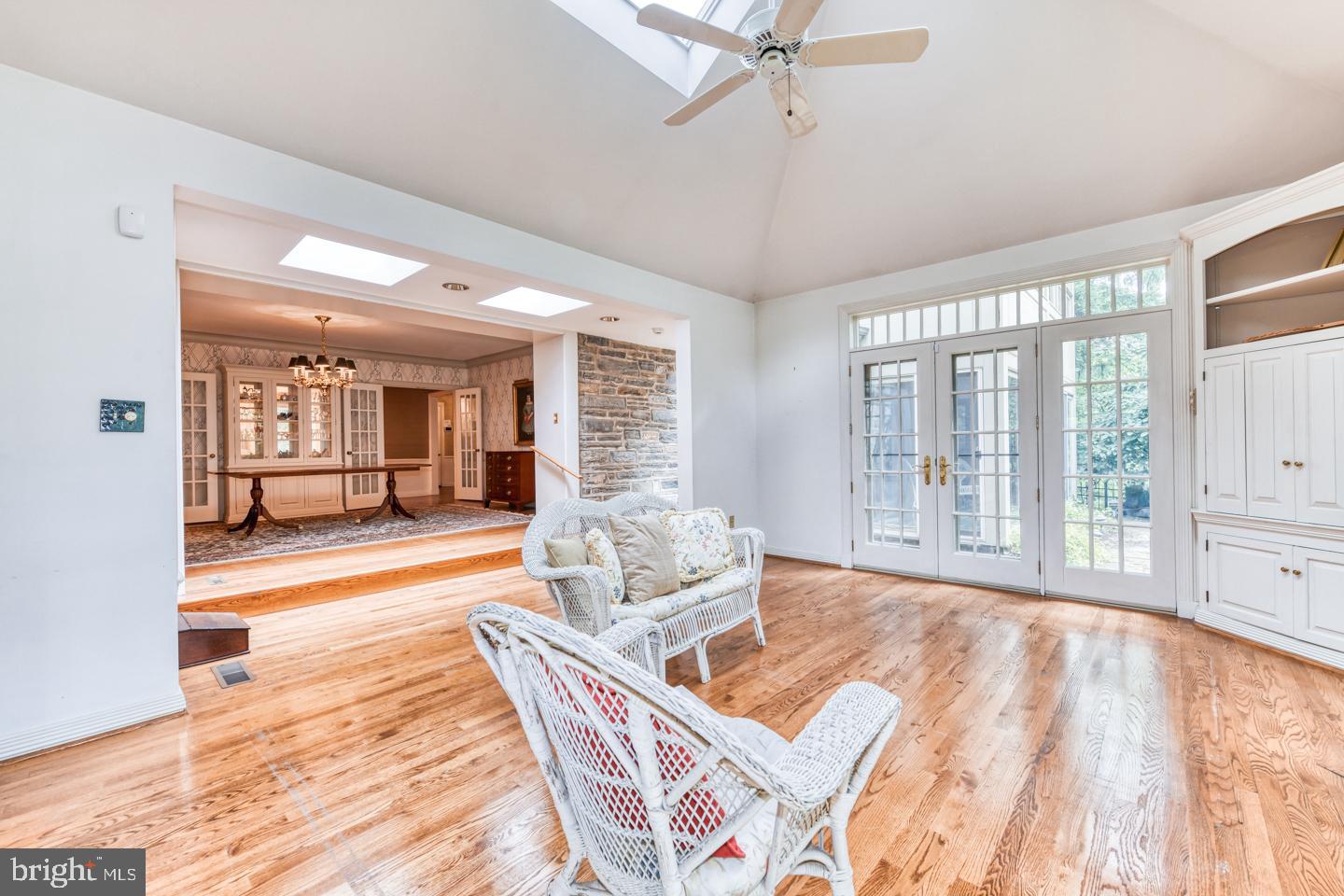 124 Cornwall Lane Wayne, PA 19087 - Photo 20 of 47 Atrium