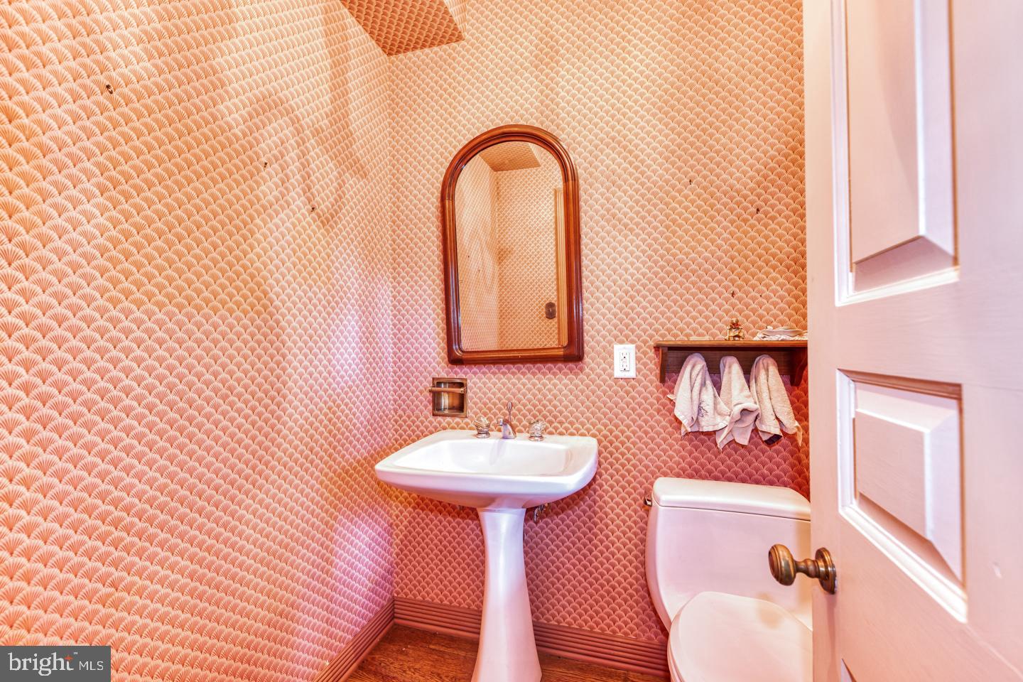 124 Cornwall Lane Wayne, PA 19087 - Photo 21 of 47 powder room