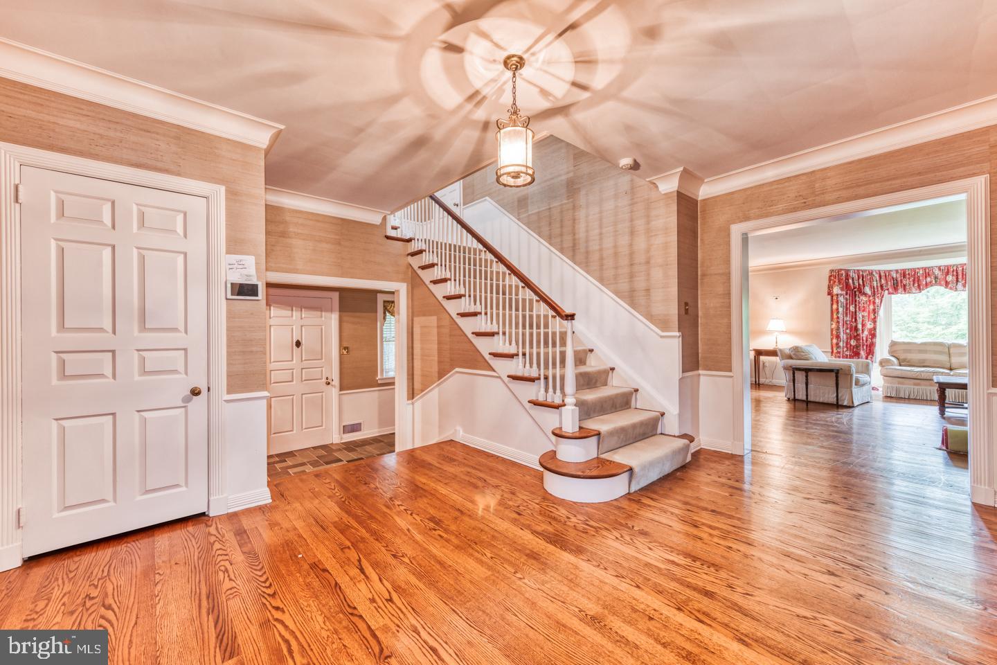 124 Cornwall Lane Wayne, PA 19087 - Photo 3 of 47 Front Foyer