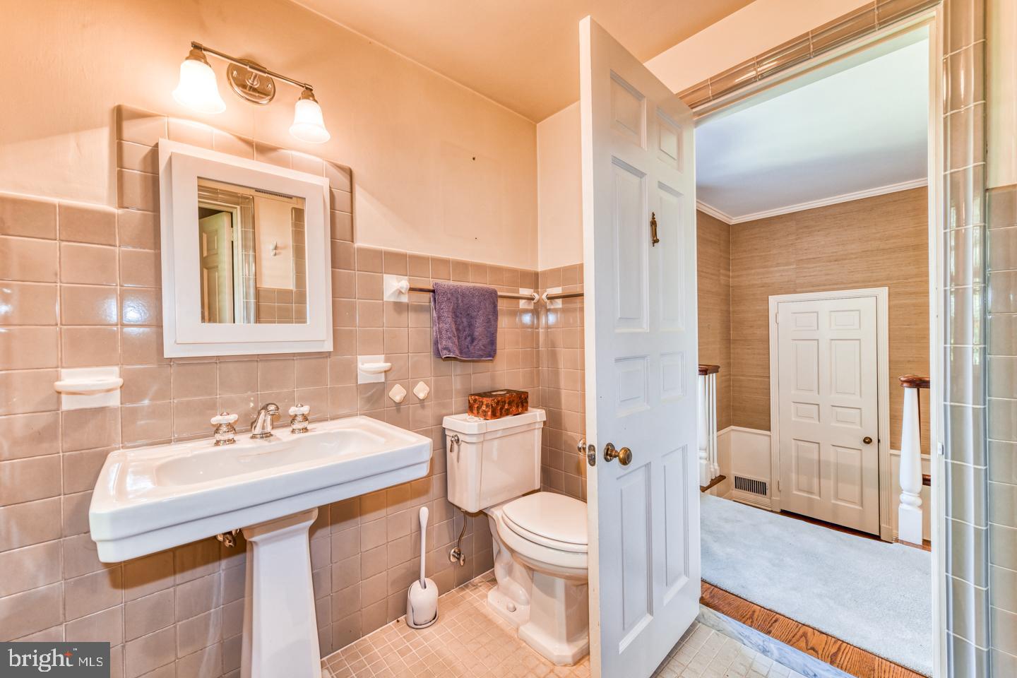 124 Cornwall Lane Wayne, PA 19087 - Photo 31 of 47 3rd bathroom