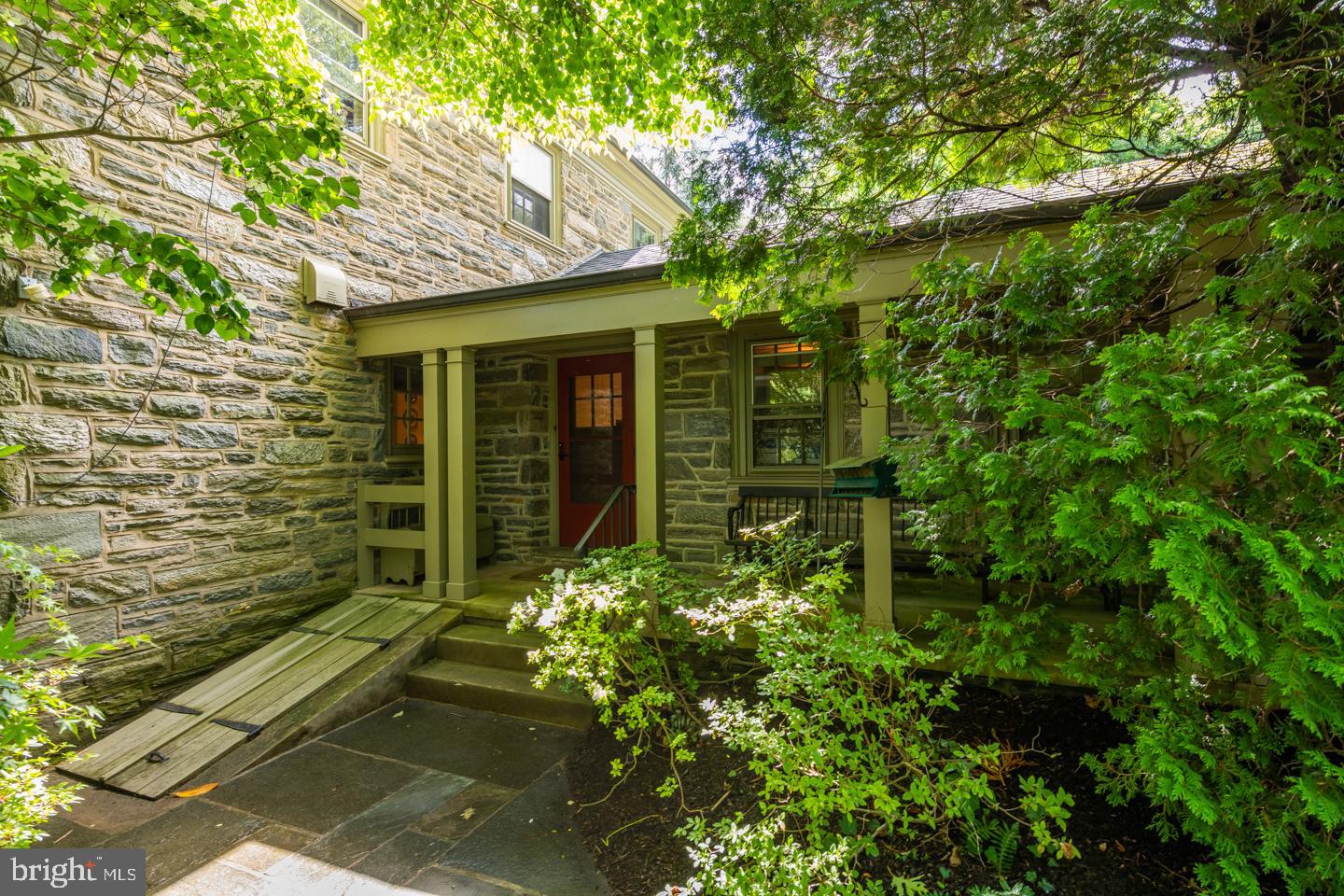 124 Cornwall Lane Wayne, PA 19087 - Photo 38 of 47 side entrance