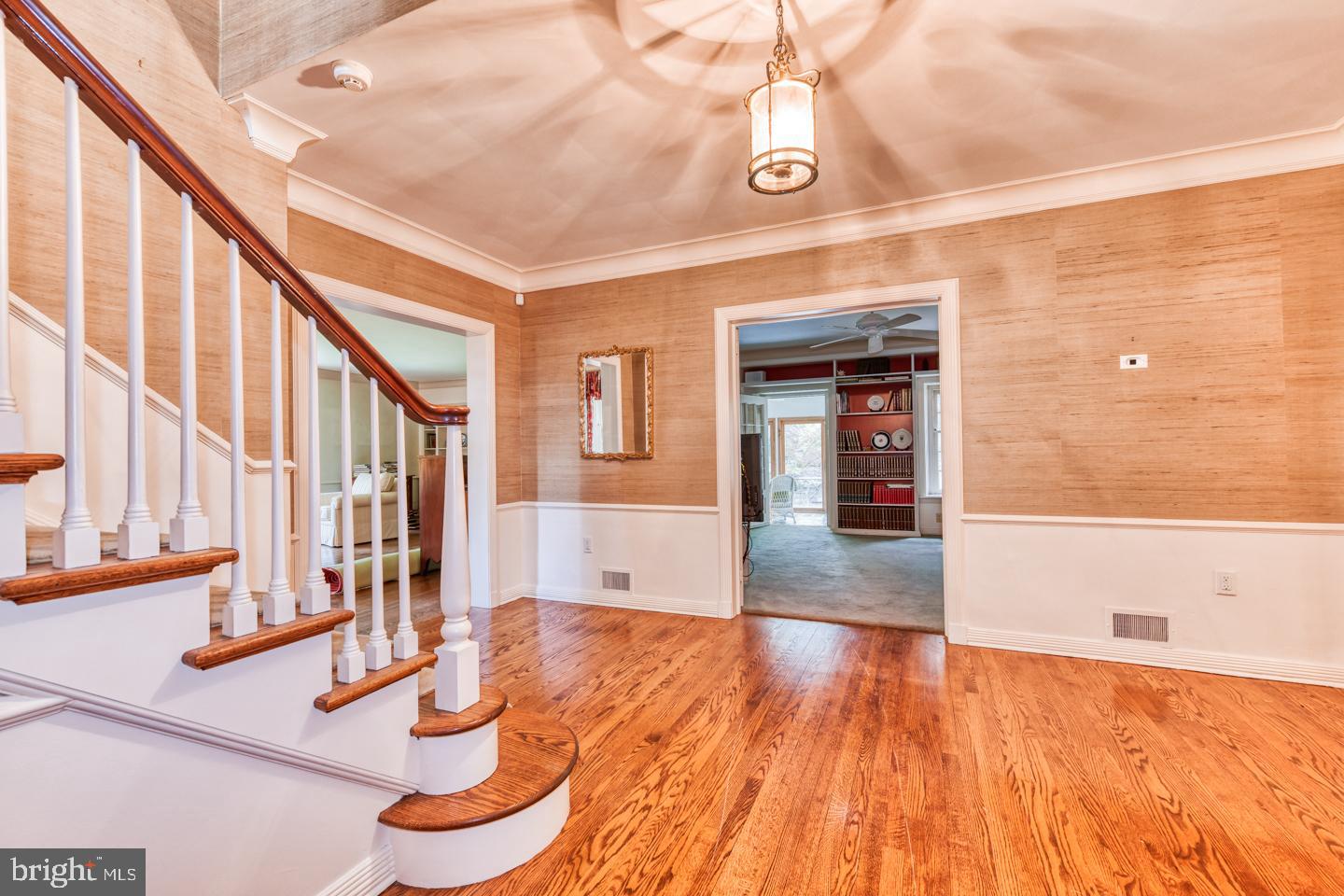 124 Cornwall Lane Wayne, PA 19087 - Photo 4 of 47 Front Foyer