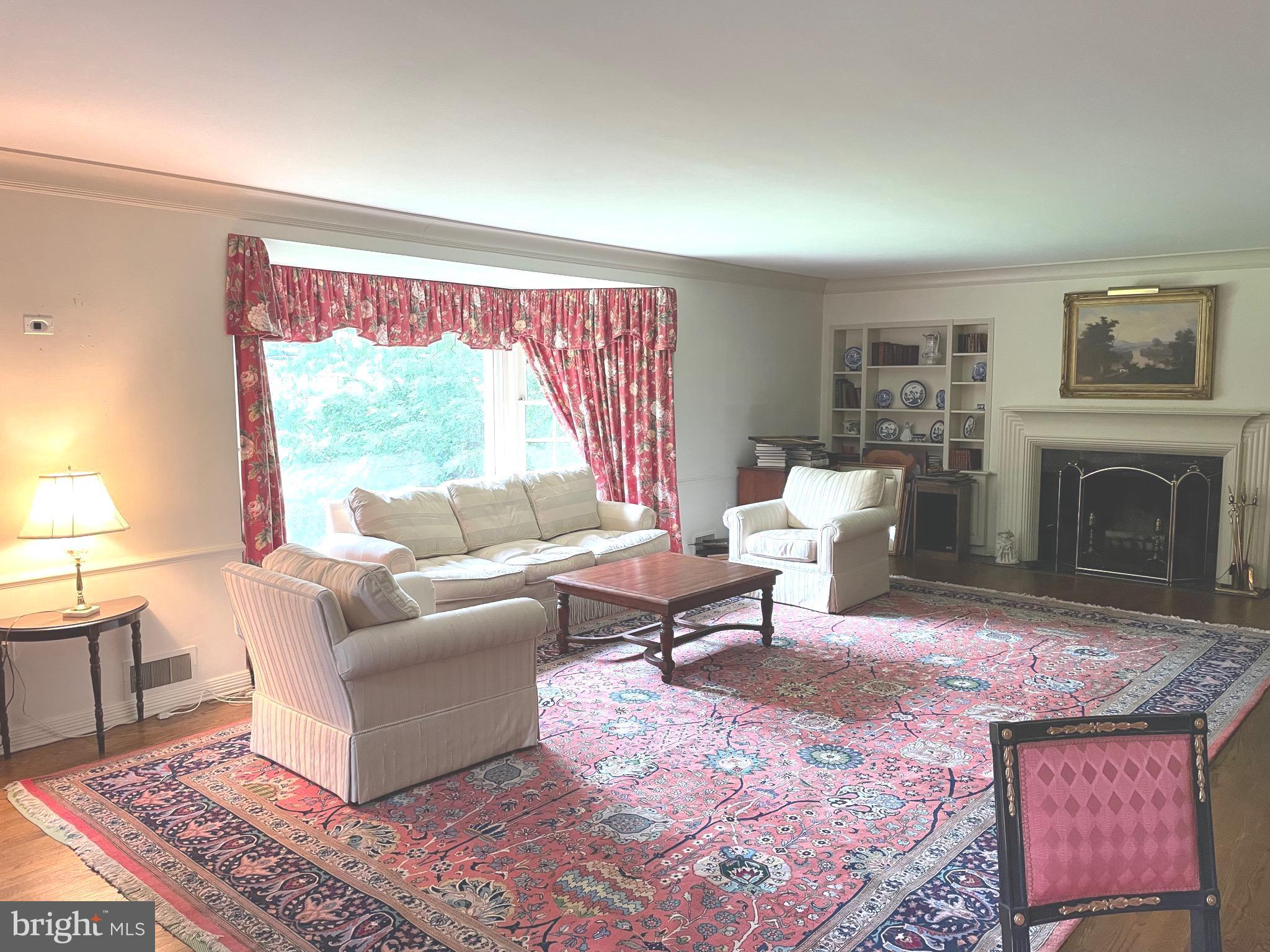 124 Cornwall Lane Wayne, PA 19087 - Photo 6 of 47 Living room