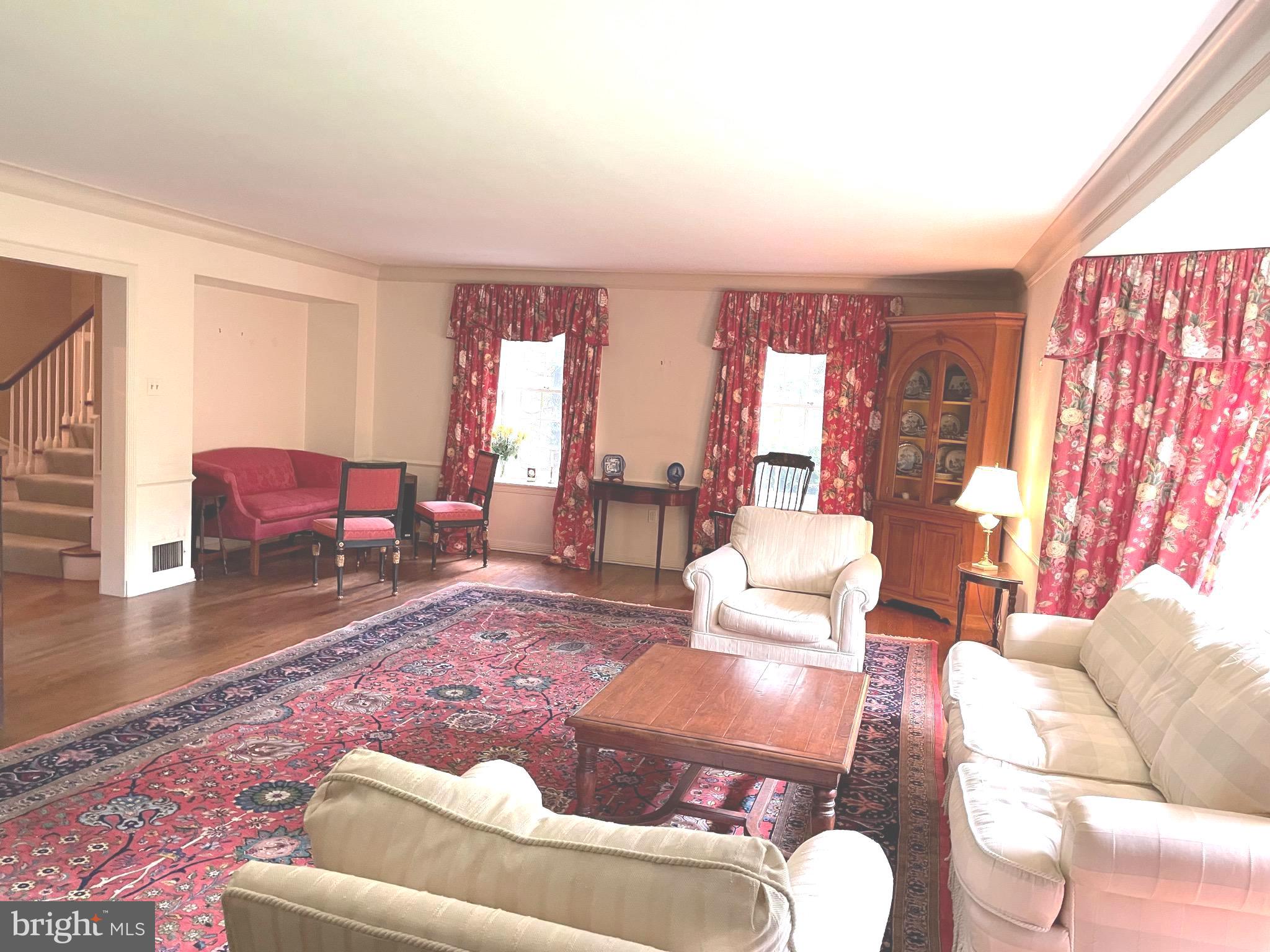 124 Cornwall Lane Wayne, PA 19087 - Photo 7 of 47 Living Room