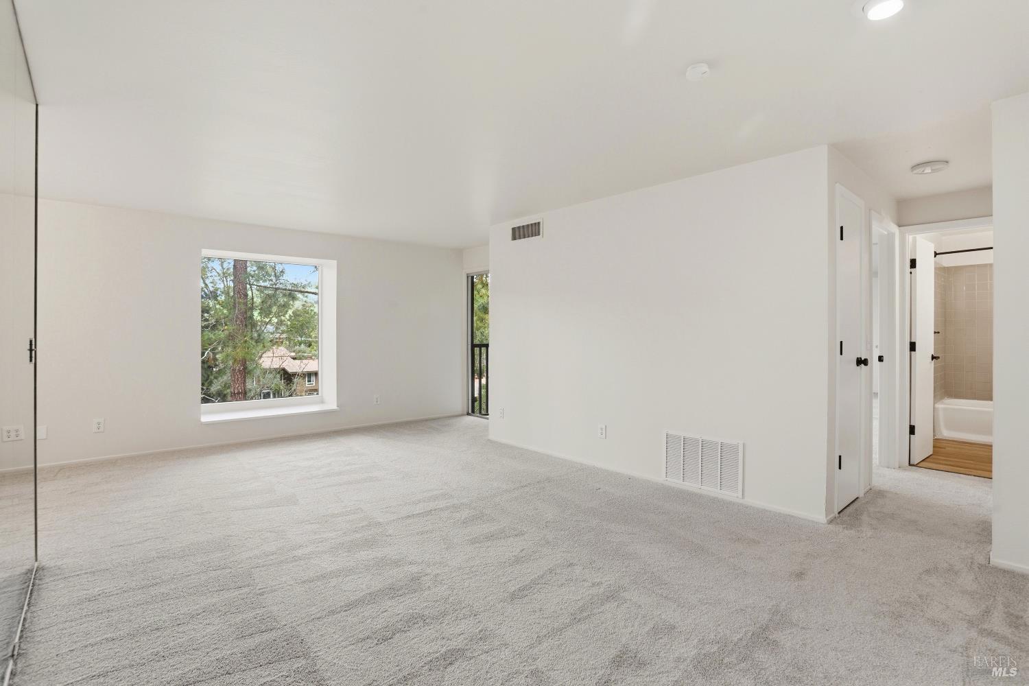 89 Forest Lane San Rafael, CA 94903 - Photo 2 of 14